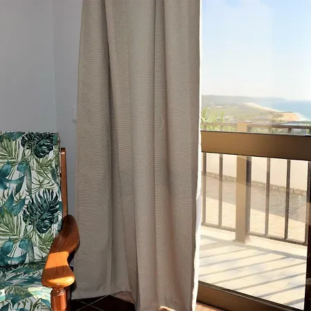 Casa Dos Passarinhos-seaview@nazare Гостевой дом Назаре